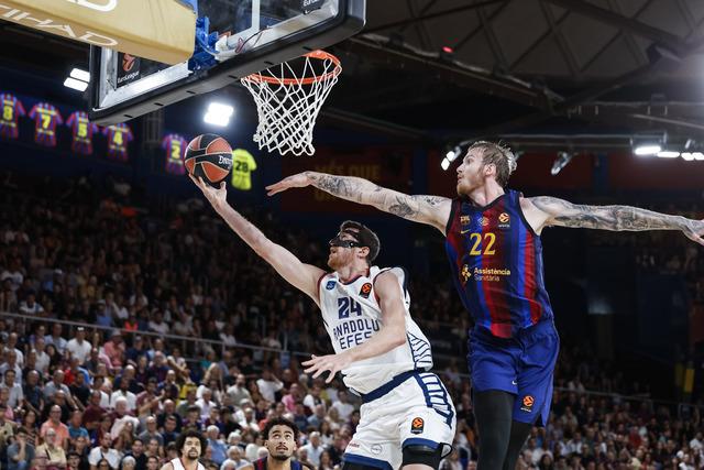 Anadolu Efes, EuroLeague’e Zorlu Bir Başlangıç Yaptı: Barcelona Karşısında Son Çeyrekte Yıkıldı