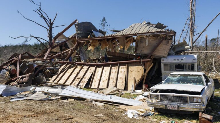 Amerika Birleşik Devletleri’nin orta ve güney bölgelerinde tüp ve ciddi fırtınalarda en az 40 kişi öldü