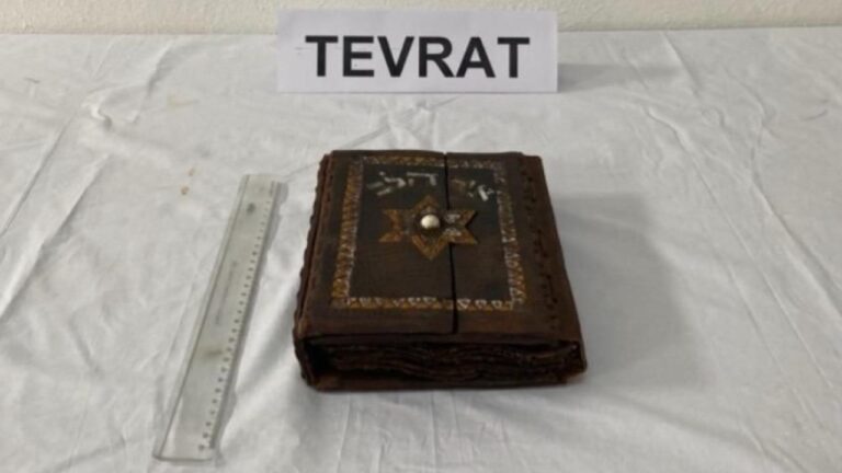 Kırşehir'de 700 yıllık Tevrat ele geçirildi