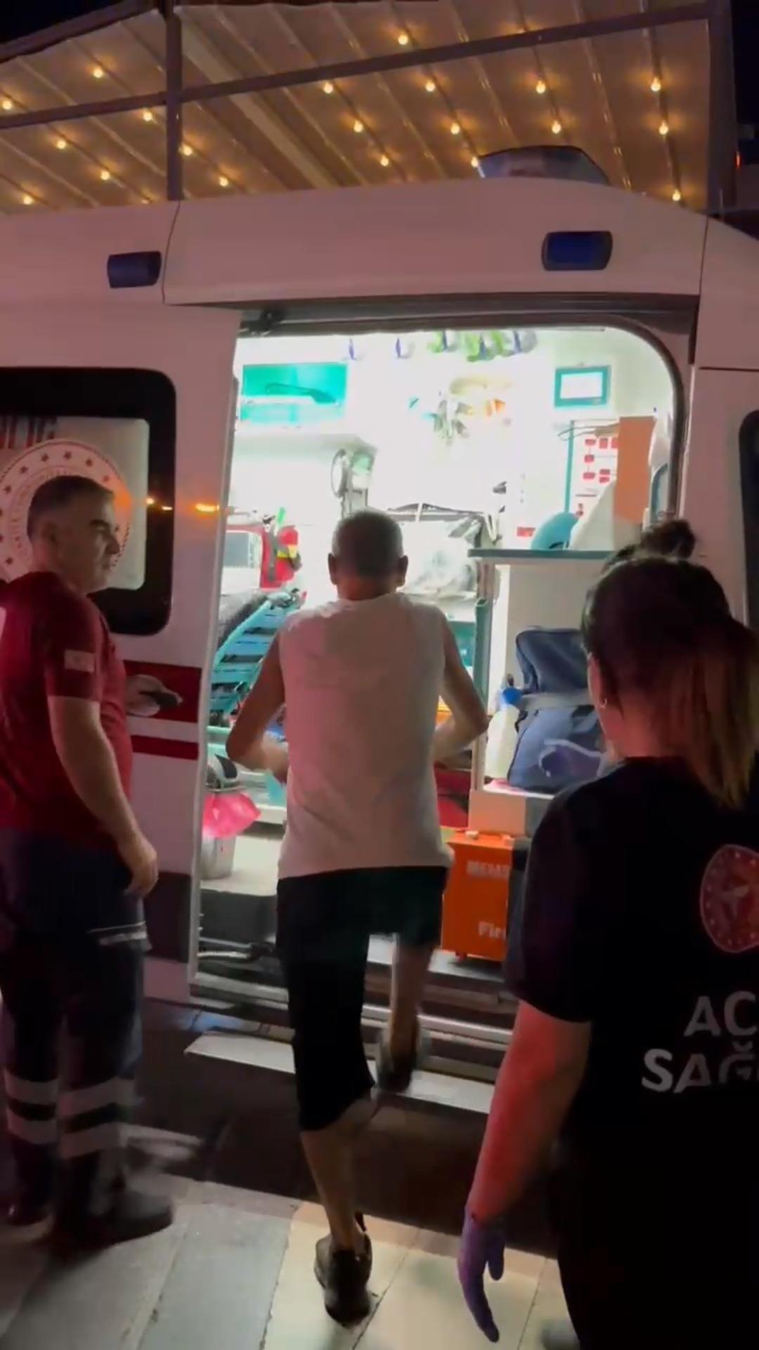 Başka bir saldırgan çıktı! Tartışan pamuk şeker satıcısını bıçakladı ... 3