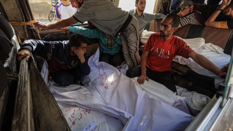 Gazze'de Vakıf Bakanlığı: Mezarlıklar dolu, cenaze hastanelerde ve bahçelerde bekliyor